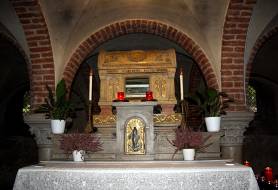 1280px-0372_-_Pavia_-_S._Pietro_-_Cripta_-_Tomba_Boezio_-_Foto_Giovanni_DallOrto_Oct_17_2009_original