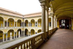 Cortile_delle_statue_Universita_di_Pavia_original