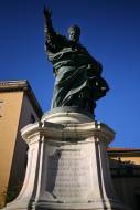 Statua_Pio_V_Collegio_Ghislieri_Pavia_original
