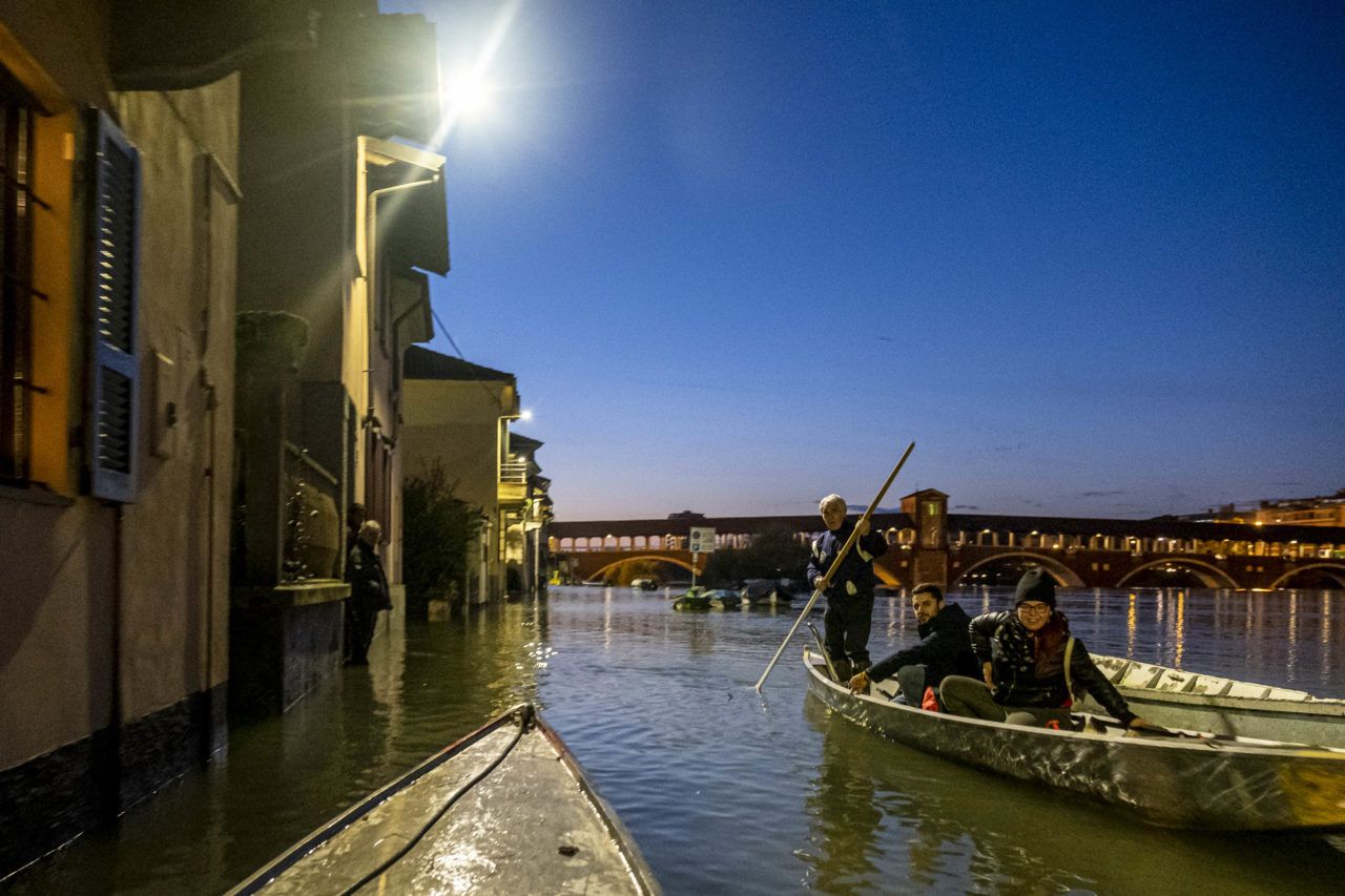 Maltempo a Pavia, il Ticino arriva alle case di Borgo Basso: la lunga giornata dei residenti