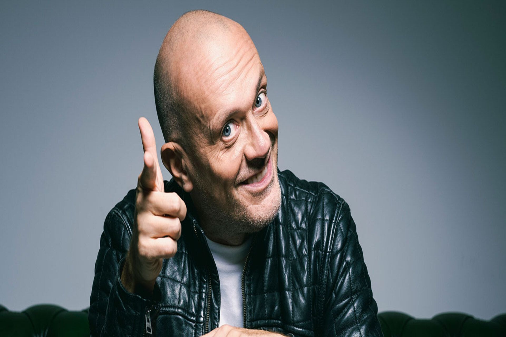 Special Video: Max Pezzali "salva" il Natale di Strada Nuova: contributo ai commercianti di Pavia per le luminarie