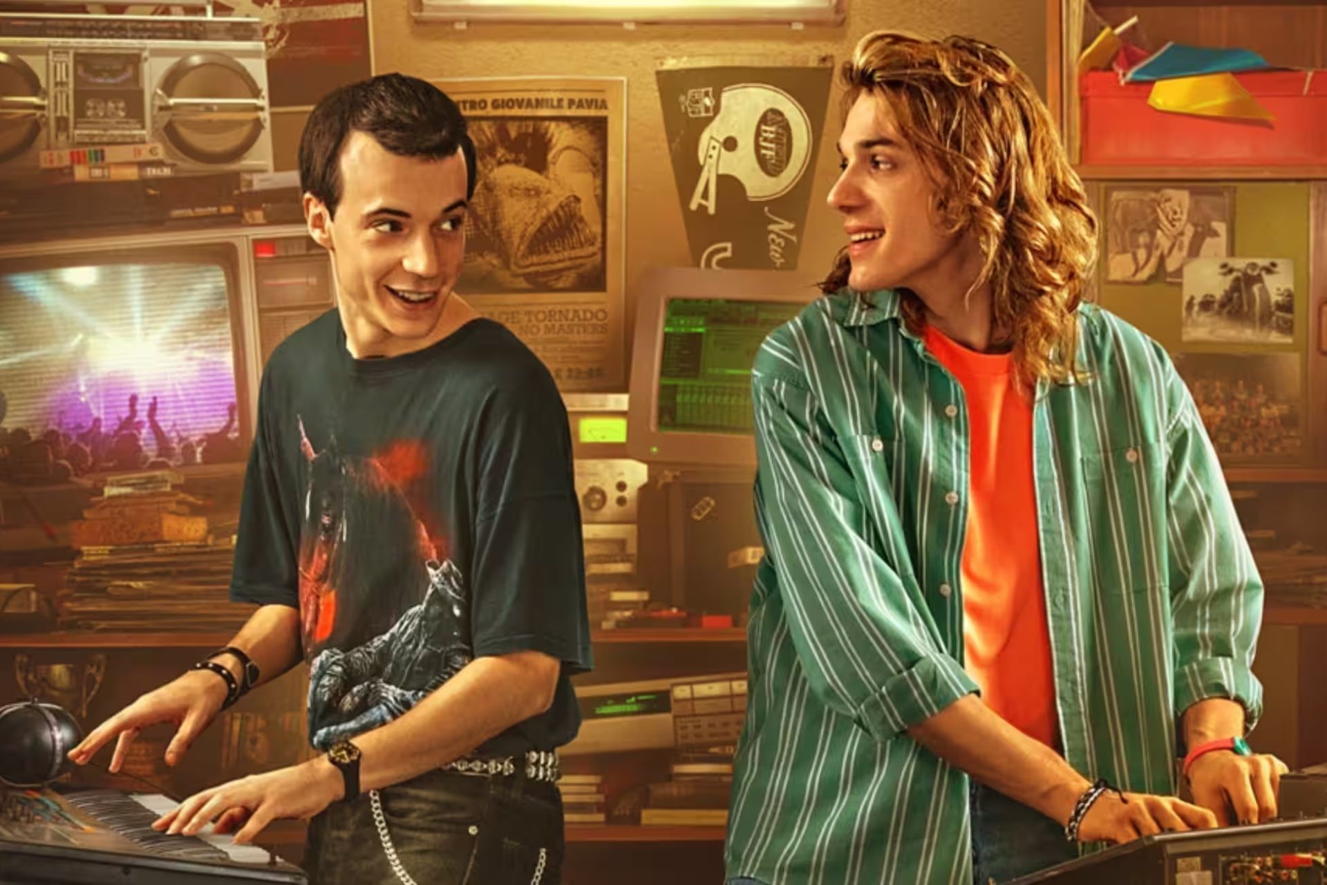 Hanno Ucciso L’Uomo Ragno 1x01/1x02: la serie sugli 883 che racconta una generazione