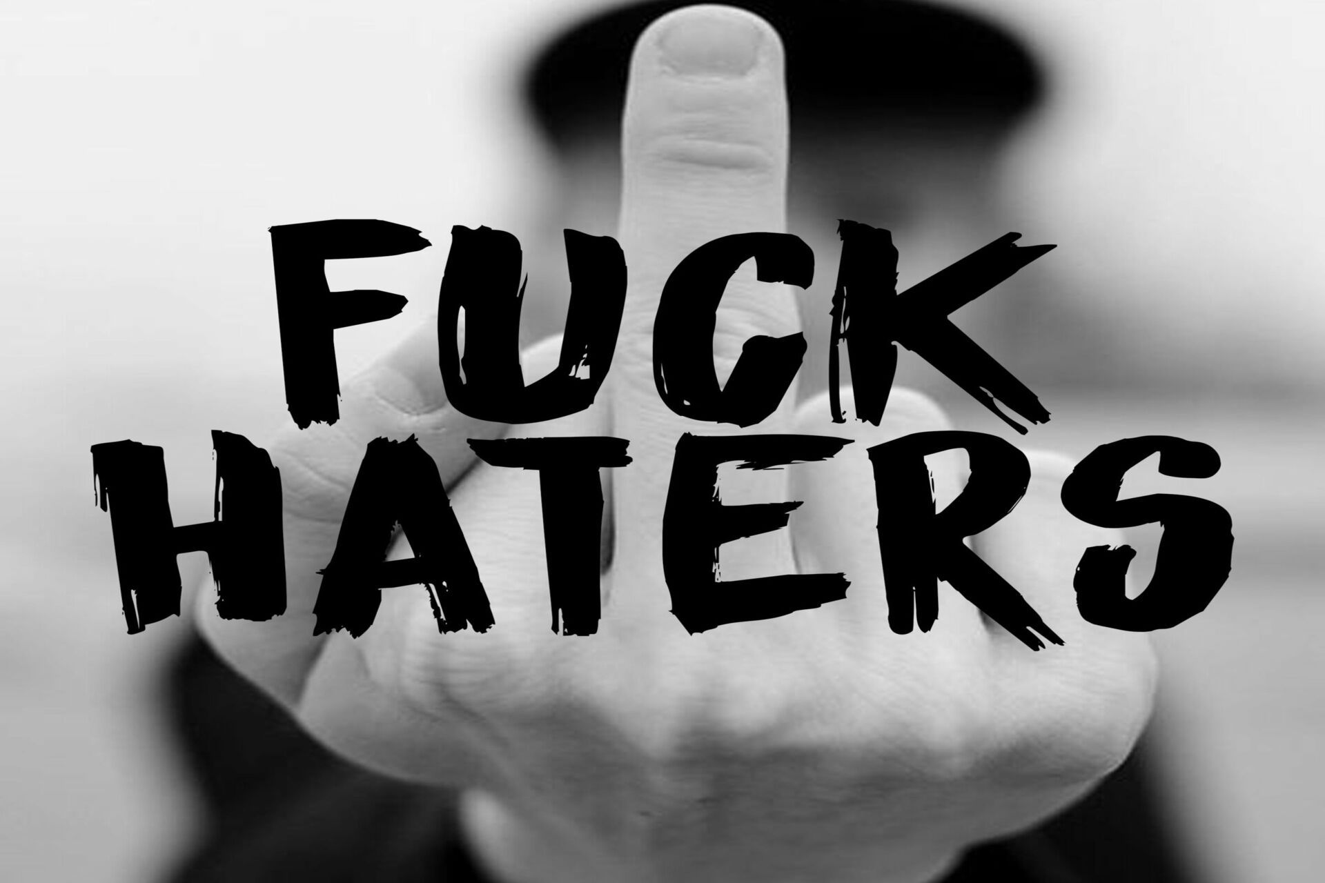 Haters e Troll Online: Come Riconoscerli e Difendersi Efficacemente