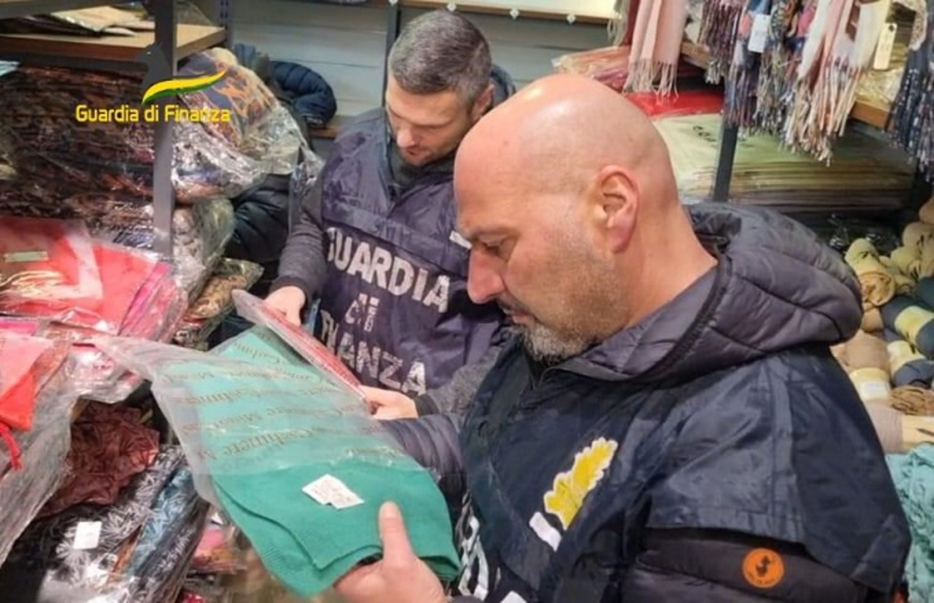 La Guardia di finanza scopre una stamperia clandestina nel centro di Pavia