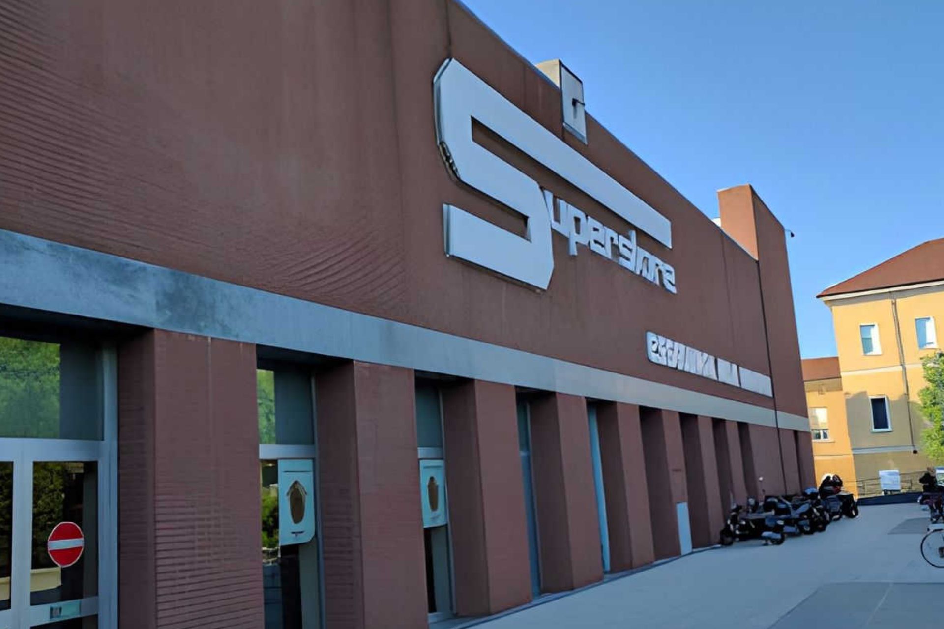 Problemi di sicurezza e degrado al passaggio tra Minerva ed Esselunga a Pavia