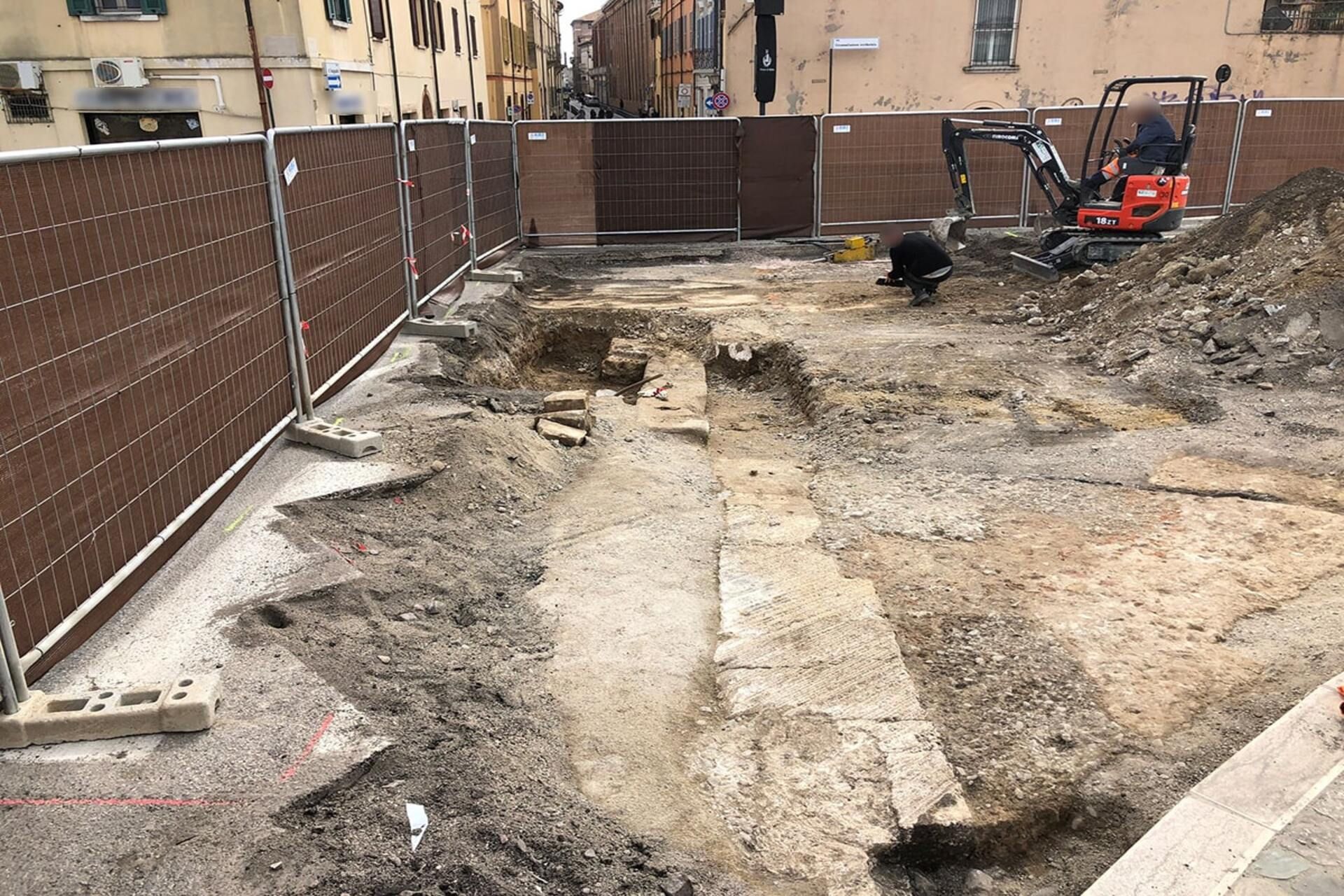 Lavori di Ristrutturazione del Ponte sul Naviglio di Viale Ludovico il Moro: Attesa Fino al 2025