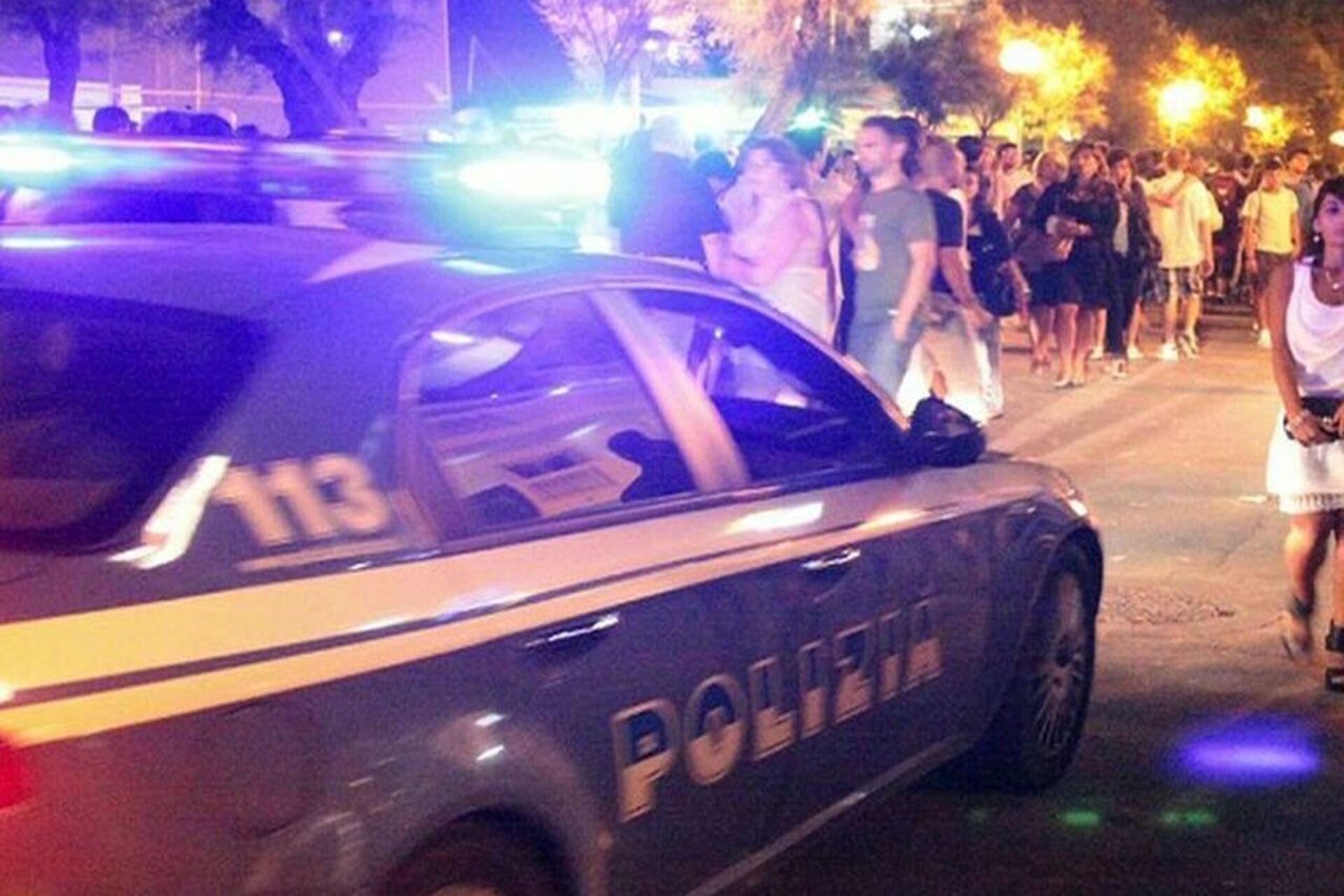 Scontri notturni a Pavia: giovane ferito con un’arma da taglio nel centro città