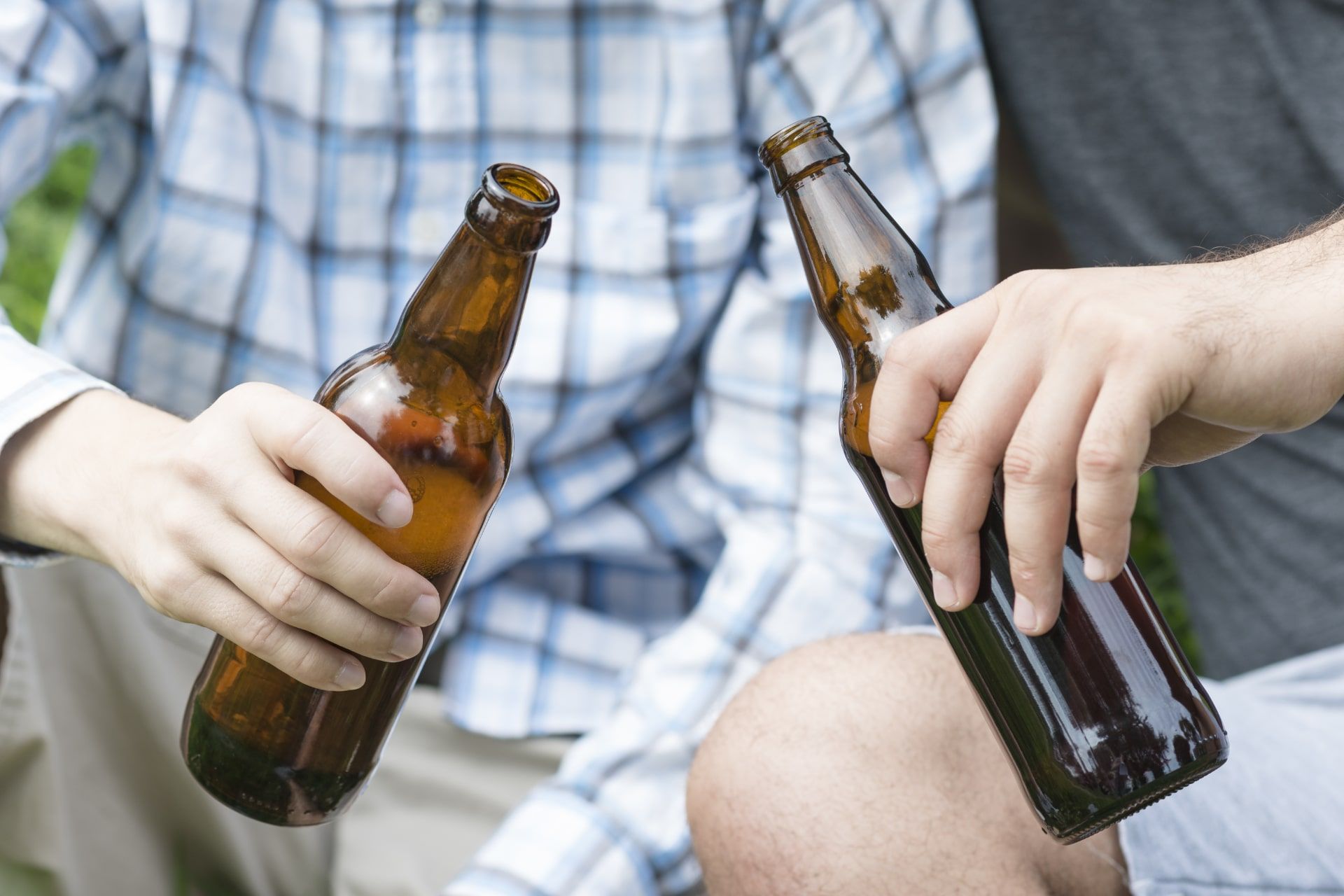 Controlli a Pavia: Multati Giovani e Commercianti per Consumo di Alcolici in Bottiglie di Vetro