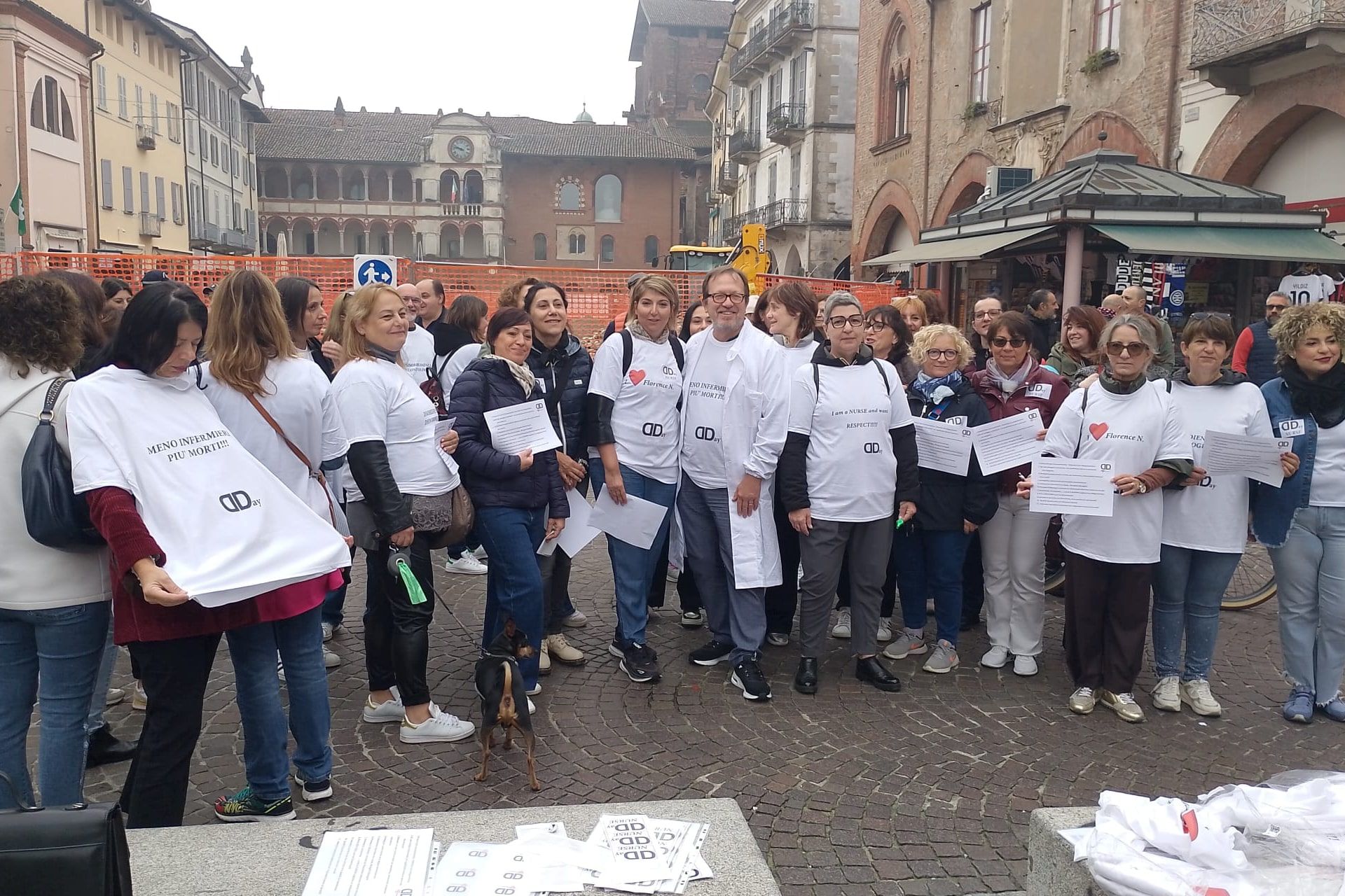 Infermieri in protesta a Pavia contro l'introduzione dell'assistente infermiere