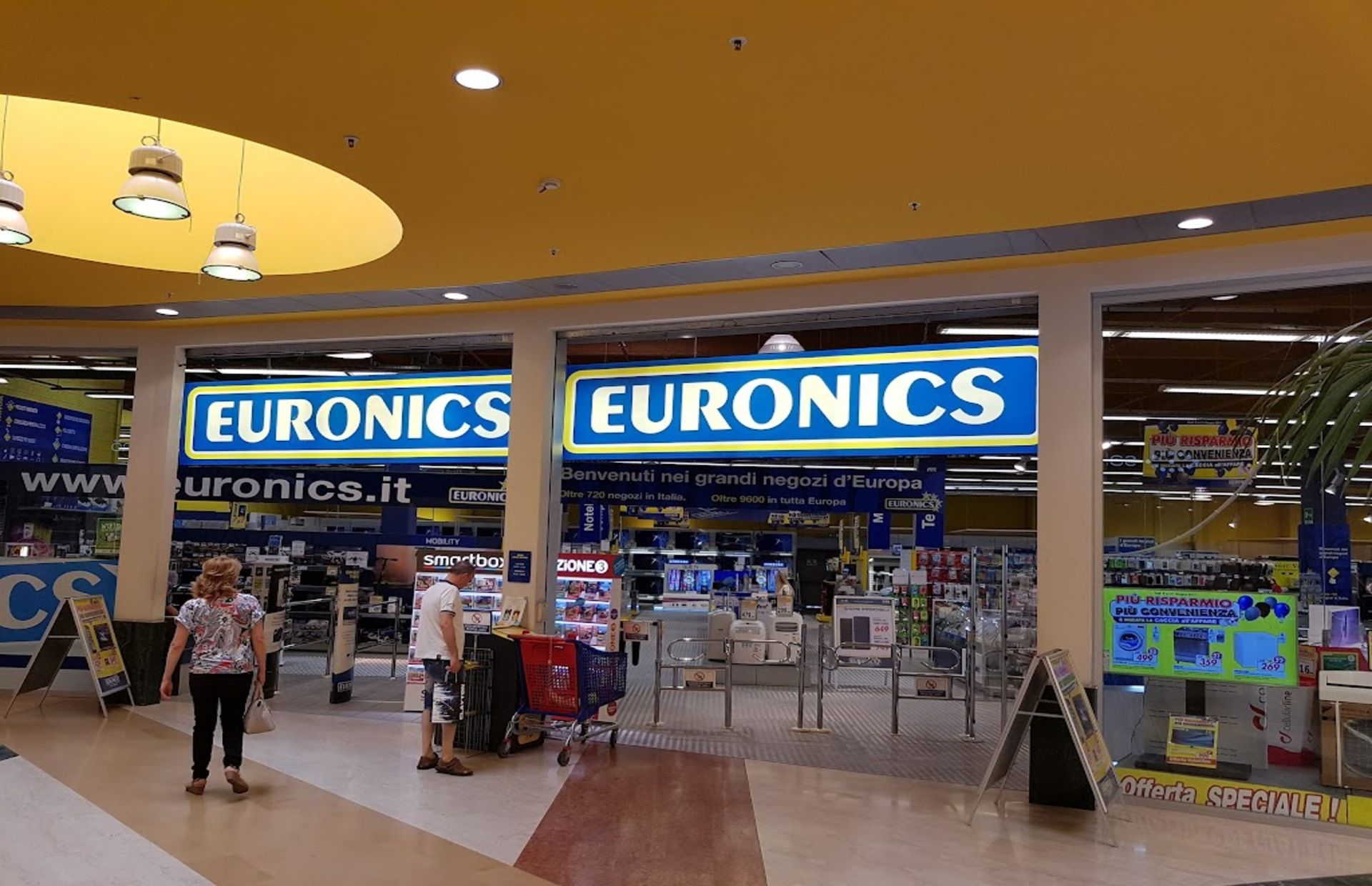 La chiusura di Euronics Vigentina a Pavia