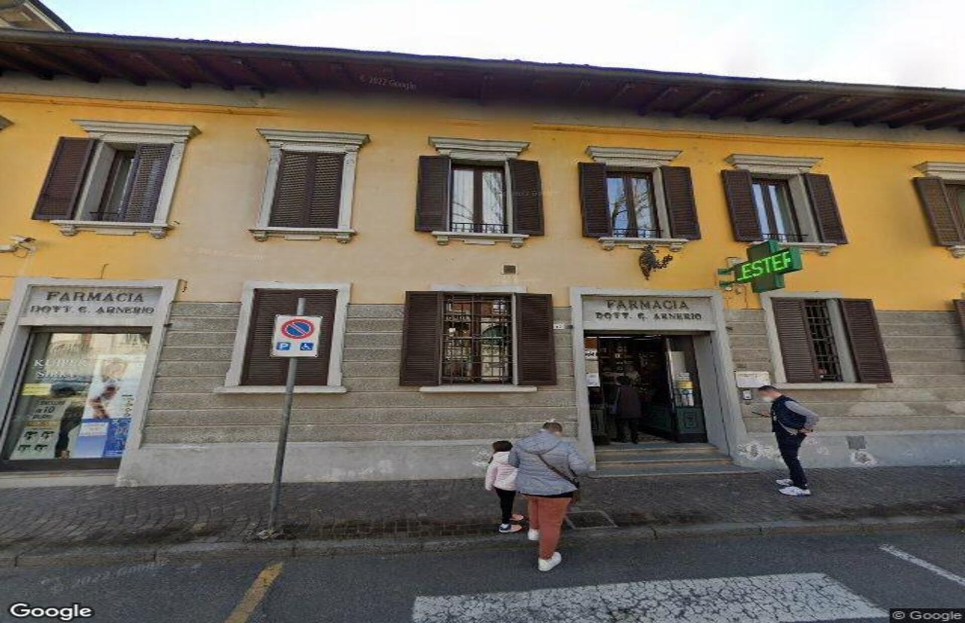 Garlasco: La Farmacista Graziella Portalupi Celebrata per 54 Anni di Servizio alla Storica Farmacia Arnerio