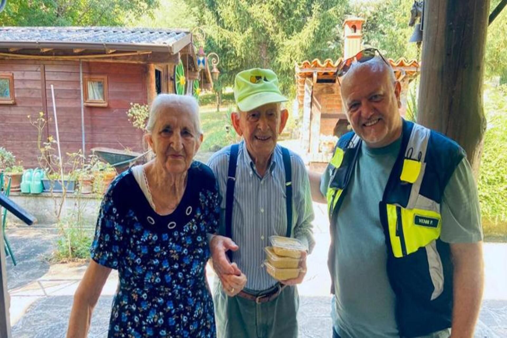Solidarietà a Romagnese: La Protezione Civile dona polenta agli anziani e fragili del paese