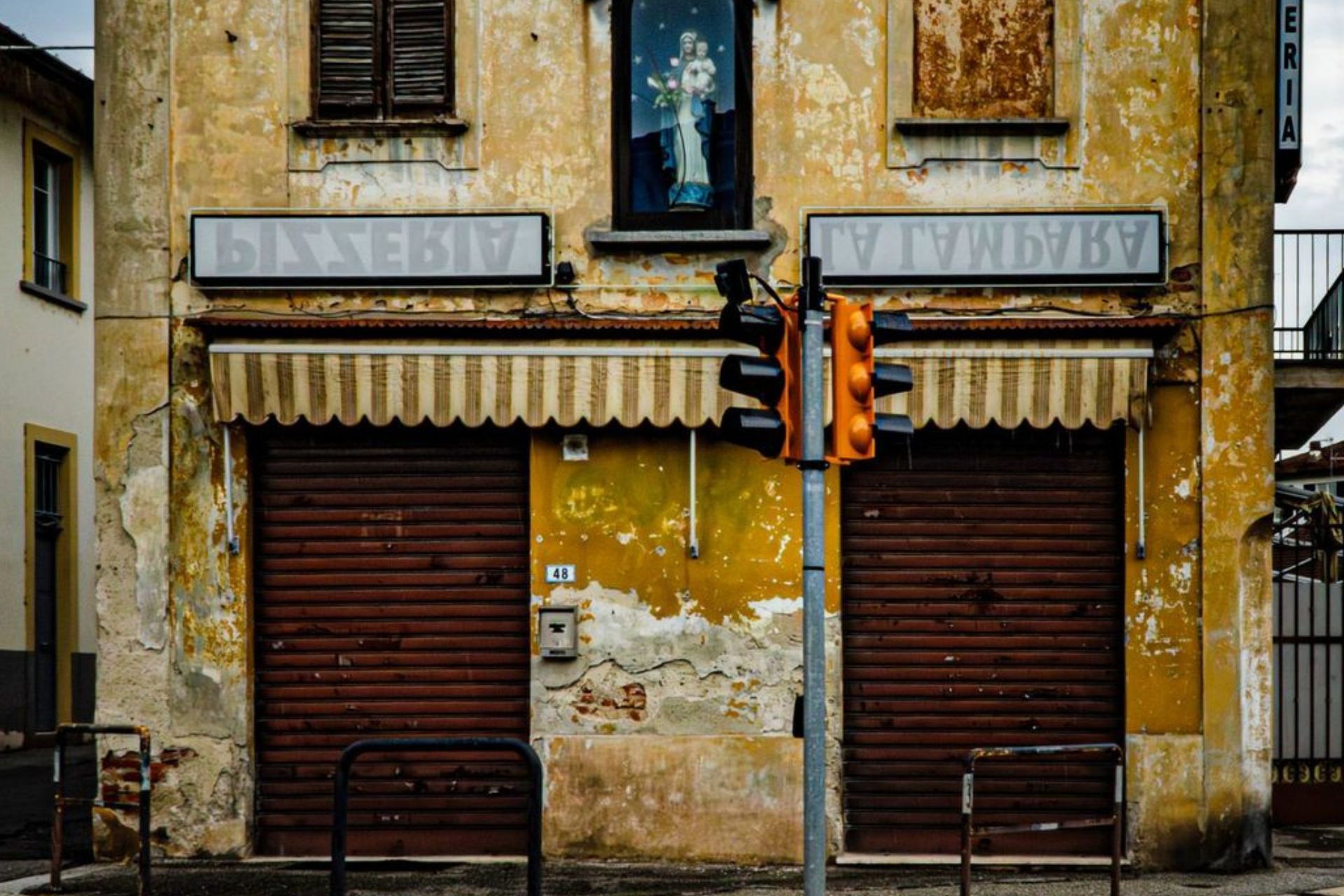 Chiuso a Pavia: Storie di Un’Identità Nascosta di Alessandro Devinu